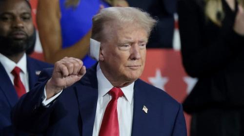 Trump ovaționat îndelung pentru prima sa apariție publică la convenția Partidului Republican (video)