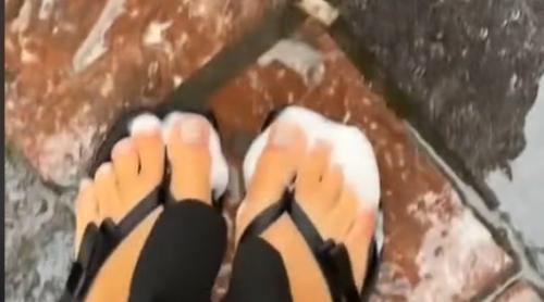 Videoclipul cu pantofii Zara care fac spume în ploaie face internetul să reacționeze