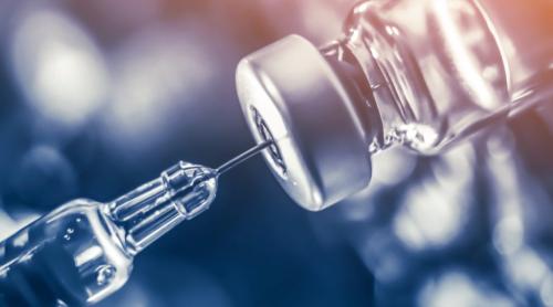 O femeie concediată pentru că a refuzat vaccinul Covid a câștigat în instanță despagubiri record de 12 milioane de dolari