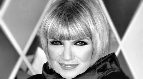 La mulți ani, Doina Levintza! Este, poate, cea mai cunoscută și apreciată creatoare de modă de la noi