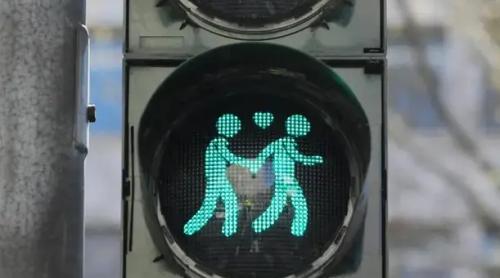 Germania: Orașul Mainz introduce semafoare care afișează cupluri "gay”