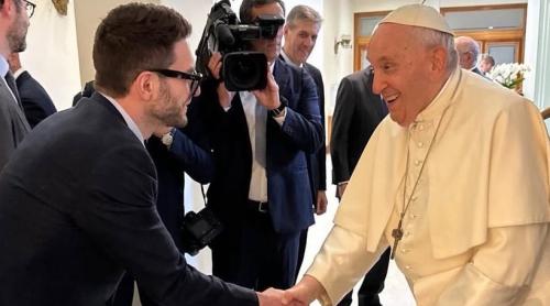 Alex Soros: „Papa Francisc a susținut multe cauze dragi unei Societăți Deschise"