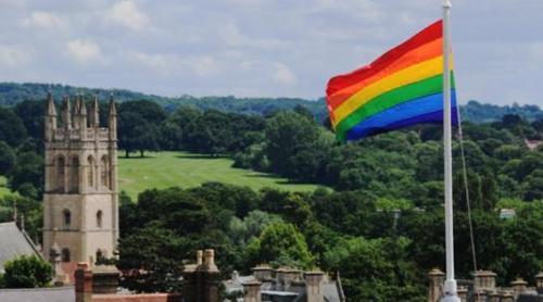 Oxford Union respinge arborarea obligatorie a steagului LGBT în Luna Mândriei