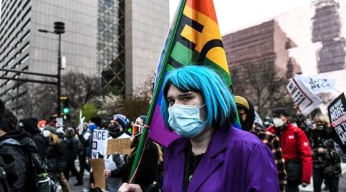 „Catedrala” woke se prăbușește în America, în sfârșit