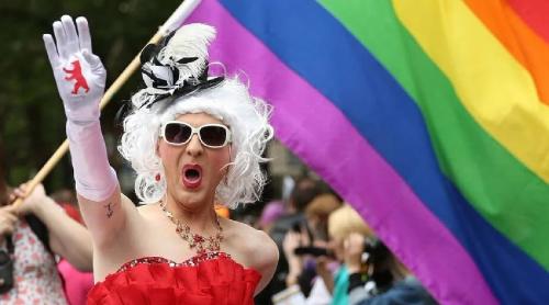 60 de eurodeputați cer Comisiei Europene să participe la Parada Pride de la Budapesta