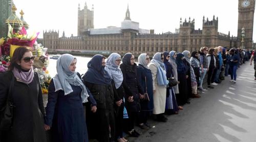 Marea Britanie: o unitate specială de poliție va monitoriza postările anti-imigrație de pe rețelele sociale