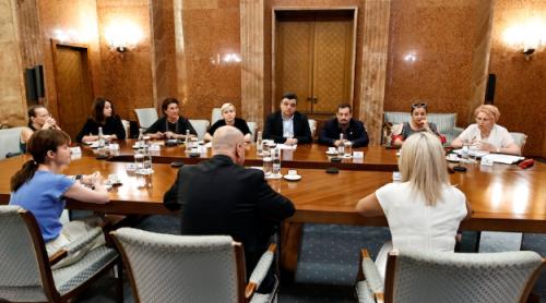 Magistrații i-au solicitat premierului Bolojan retragerea proiectului de lege privind pensiile de serviciu, argumentând modul în care încalcă grav independenţa justiţiei, ca pilon al statului de drept