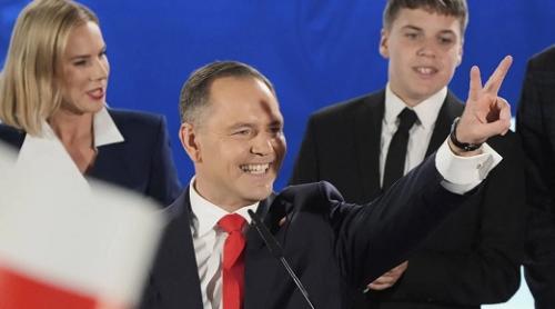 Veto-ul președintelui polonez amenință accesul Ucrainei la Starlink pe fondul disputei privind ajutorul pentru refugiați