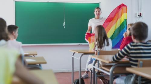 Statul Oklahoma impune un test „anti-woke” pentru noii profesori veniți din state progresiste: „Protejarea copiilor de îndoctrinare”