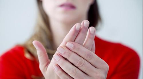 Tradiţii şi superstiţii. Sfaturi băbeşti. Ce faci ca să nu-ţi mai amorţească mâinile