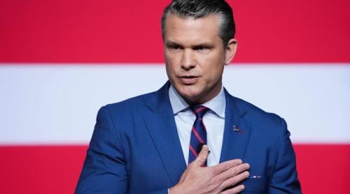 „Fără bărbați în rochii, fără politici woke și fără generali grași”: Pete Hegseth cere ca militarii să respecte „standarde fizice masculine”