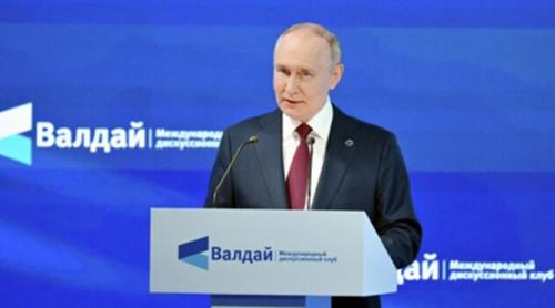 Putin acuză Occidentul că manipulează cetățenii și transformă democrația într-o farsă dând exemplu România