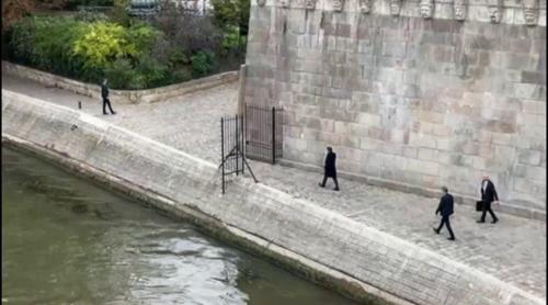 Alegeri anticipate sau demisia: Macron, singur pe malurile Senei, în căutarea unei decizii cruciale pentru viitorul Franței