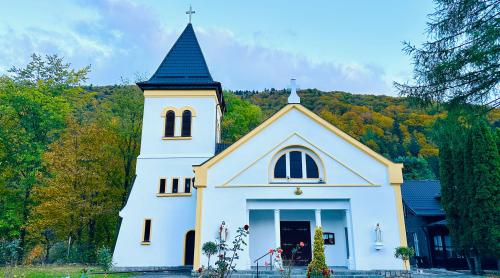 Biserica Romano-Catolică din Sinaia. O bijuterie a credinței și istoriei
