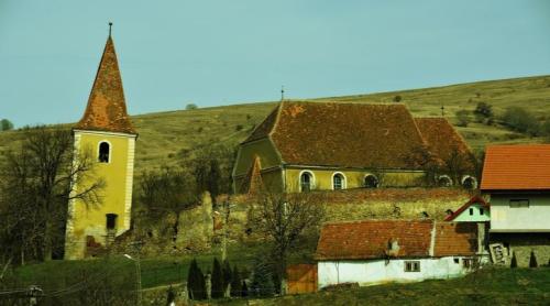 Fabuloasa Românie. Păi numai italienii? Avem şi noi un turn înclinat în Ruşi, judeţul Sibiu