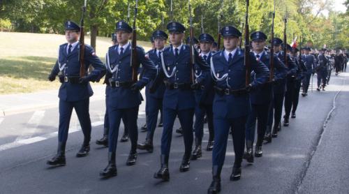 Polonia va intensifica apărarea prin instruirea a 500.000 de voluntari