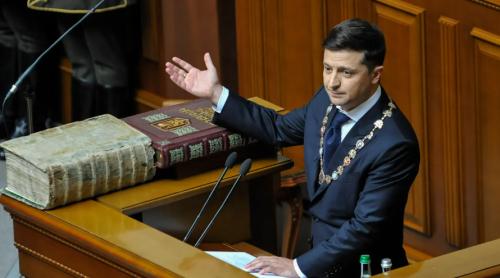 Scandalul „toaletei de aur”: Zelenskyy se confruntă cu cea mai gravă criză de până acum, aliații săi fiind acuzați de o schemă de război în valoare de 100 de milioane de dolari