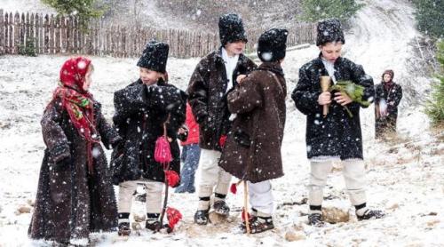 Tradiții din moși-strămoși. Plugușorul bătrânesc. Unde ești copilărie?