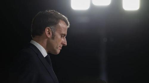 Emmanuel Macron se pregătește pentru o viață de președinte fără putere