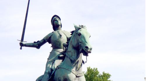 Statuia Ioanei d'Arc vandalizată la Paris