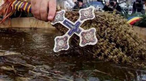 Tradiţii şi superstiţii. Cum te vindeci cu agheasma luată la Bobotează