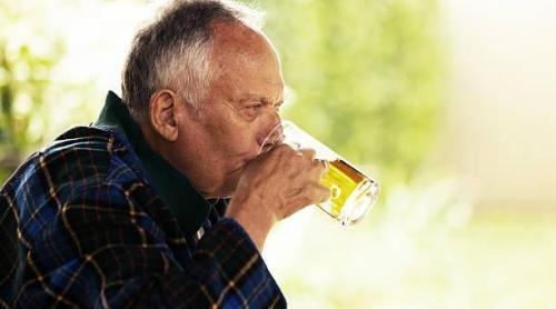 Alcoolul şi vârsta, o combinaţie riscantă
