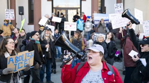 De ce sunt tinerele progresiste albe atât de furioase?