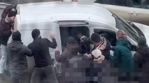 Odesa: Populația a atacat cu gaze lacrimogene militari ai centrului de recrutare în timpul unei acțiuni de mobilizare