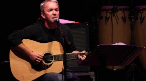 La mulți ani, Dinu Olărașu! Cel care-și poartă muzica dincolo de orice vamă, dincolo de da sau nu