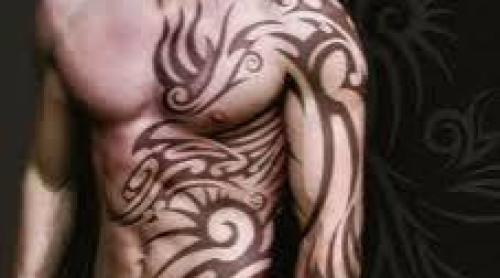 Tatuajele pot provoca iritaţii, mâncărimi, cruste, dar şi hepatite virale, infecţii cu staphylococcus aureus