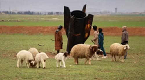 "Cine poate să tragă, trage”: Regimul iranian se chinuie să organizeze o campanie militară coerentă