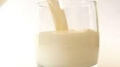 De ce laptele este excelent pentru copii, bun pentru adolescenţi, dar mai puţin recomandat adulţilor
