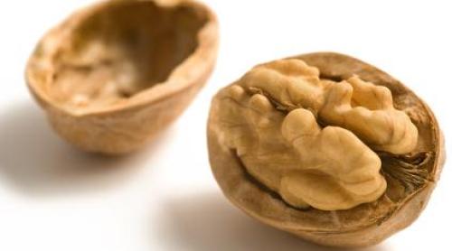 Ce se întâmplă dacă mănânci zilnic 7 nuci