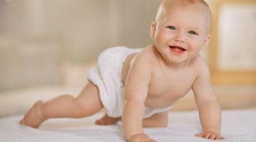 Tradiții și superstiții. Ce trebuie făcut ca micuții să-și dea drumul la mers