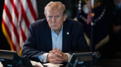 Trump analizează noi opțiuni militare împotriva Iranului: lovituri rapide, controlul Strâmtorii Ormuz sau operațiuni speciale