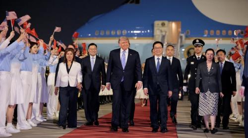 Trump, primire imperială la Beijing: ceremonie grandioasă, covor roșu și summit decisiv cu Xi Jinping (VIDEO)