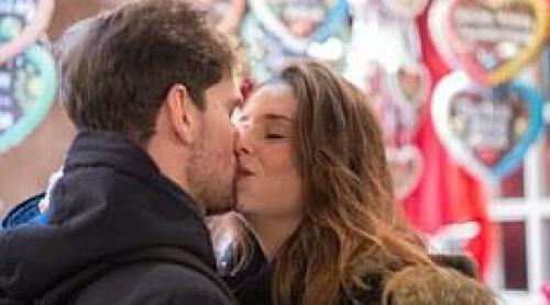„French kiss” sau calea prin care se poate transmite boala sărutului sau hepatita B