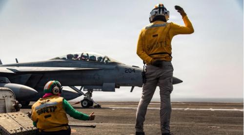 Regizorul Michael Bay pregătește un film salvarea eroică a doi piloți americani în Iran