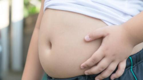 Mulţi adolescenţi ignoră că sunt obezi sau supraponderali