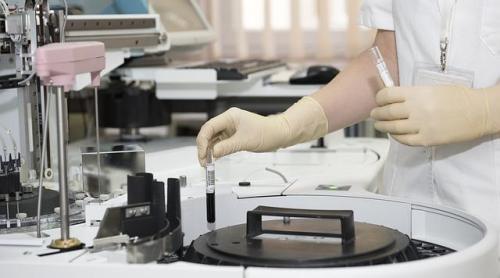 Parazitul care reuşeşte să transforme o celulă sănătoasă în una tumorală