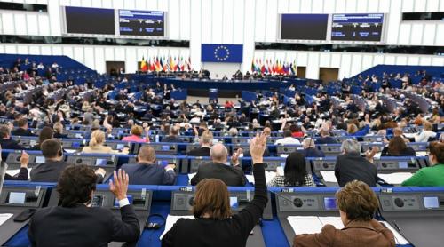 „Trimiteți-i înapoi!”: Scandări și tensiuni în Parlamentul European după aprobarea noilor măsuri pentru migranți