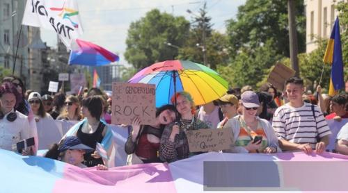 Ucraina: Marșul LGBT „Kyiv Pride” a scos mii de oameni în stradă - "Familiile noastre fac parte din Ucraina"