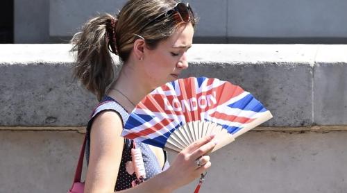 Caniculă în Marea Britanie: oamenii obligați să își demonteze aparatele de aer condiționat proaspăt instalate sub pretext că acestea produc prea mult dioxid de carbon 