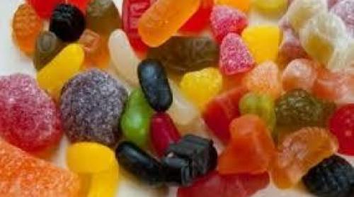 Ce riscaţi când daţi copiilor jeleuri: alergii, modificări cromozomiale , diabet, cancer...