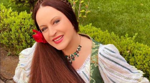 La mulți ani, Maria Dragomiroiu! Una dintre marile voci ale muzicii populare românești