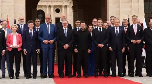 Macron: O forță multinațională destinată să fie desfășurată în Ucraina va începe să se antreneze în „țările vecine”