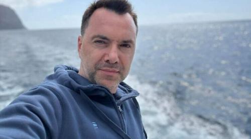 ”Jurnaliștii nu au voie să contrazică instituțiile statului?”. Arestovici, fostul consilier al lui Zelenski - a recunoscut că, în 2022, a declarat că stocurile de rachete ale Rusiei se vor epuiza în curând, deoarece și alte țări făceau același lucru