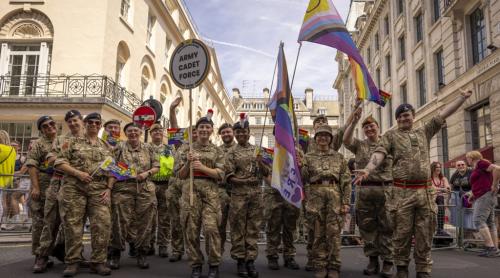 Doar 6% dintre britanici ar lua armele pentru a apăra Marea Britanie în fața amenințării unei invazi