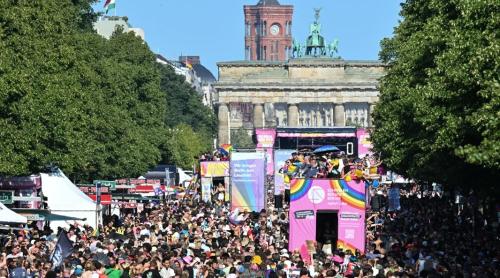 Berlin: Un mort și mai mulți răniți după ce o mașină a intrat în mulțime la Marșul Gay Pride