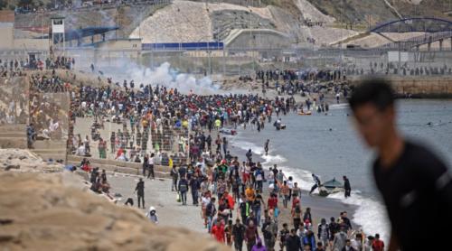 Reuters - Spania estimează că 49.000 de migranți din Africa au intrat în Ceuta în ultimele 24 de ore. Premierul spaniol a refuzat să declare starea de urgență